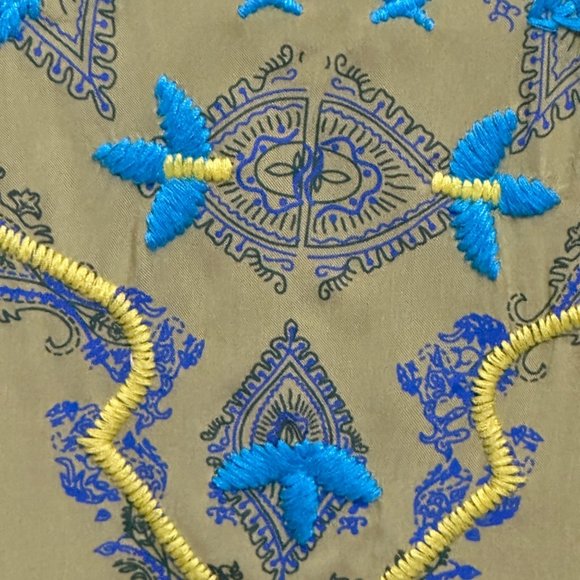 One World women’s size L green embroidered bell sleeve Boho top - Picture 2 of 8